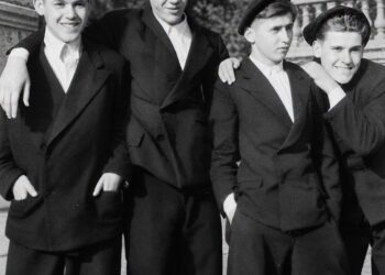 Архивные школьные фотографии советского времени часто вызывают большой интерес